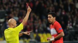 2 октября 2012 года. "Спартак" - "Селтик" - 2:3. Хуан ИНСАУРРАЛЬДЕ получает красную карточку. Фото Алексея ИВАНОВА, "СЭ".