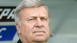 2010 год. Анатолий БАЙДАЧНЫЙ на тренерской скамейке "Терека". Фото - Татьяна ДОРОГУТИНА, "СЭ".