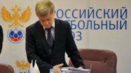 Грустно. И некому руку пожать