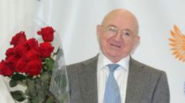 12 октября 2012 года. Москва. Дом футбола. Никита СИМОНЯН принимает поздравления с 86-летием. Сегодня ему - 87.