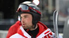 Станислав Детков:  "Вожу с собой коньки и клюшку"