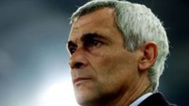 Ноябрь 2001 года. Эктор КУПЕР - главный тренер "Интера". После ухода из "Валенсии" карьера аргентинца пошла по нисходящей. .