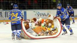 Сборная Плющева в финале с Канадой:  поражение - 2:6 и 155 минут штрафа