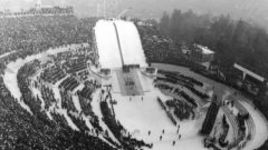 Конструкция стадиона вокруг трамплина Бергизельшанце позволяла принимать более 80 тысяч зрителей. Там же проходила и церемония открытия Игр, которые в общей сложности посетило 1 073 000 болельщиков.