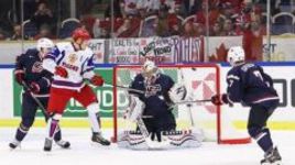 Сегодня. Мальме. США - Россия - 3:5. В ворота Джона ГИЛЛИСА влетает вторая шайба Никиты Задорова.