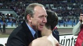 6 октября 2001 года. Москва. Россия – Швейцария – 4:0. Олег РОМАНЦЕВ и Дмитрий АЛЕНИЧЕВ после одной из самых ярких побед в истории сборной России.