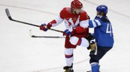 Сегодня. Сочи. Финляндия – Россия – 3:1. Александр ОВЕЧКИН (против 38-летнего Киммо ТИМОНЕНА) и его партнеры увязли в финской обороне.