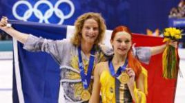Февраль 2002 года. Солт-Лейк Сити. Олимпийские чемпионы Гвендаль ПЕЙЗЕРА и Марина АНИСИНА.