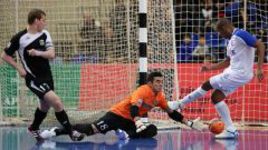 Тату пришлось и забивать и отбивать