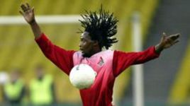 2003 год. Защитник "Локомотива" Джейкоб ЛЕКХЕТО.