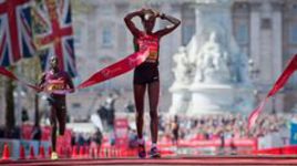 Кенийцы выиграли "марафон чемпионов" в Лондоне
