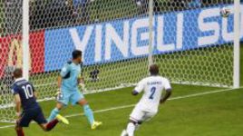 Сегодня. Порту-Алегри. Франция - Гондурас - 3:0. 48-я минута. Гол после удара Карима БЕНЗЕМА по воротам Ноэля ВАЛЬЯДАРЕСА был засчитан с помощью электронной системы.