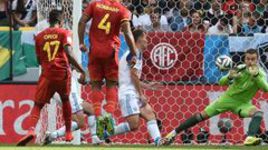 Воскресенье. Рио-де-Жанейро. Бельгия - Россия - 1:0. 88-я минута. Дивок ОРИГИ (№ 17) расстреливает ворота Игоря АКИНФЕЕВА.