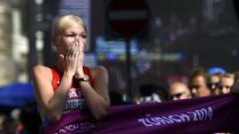 Четверг. Цюрих. Эльмира АЛЕМБЕКОВА пересекает финишную черту.