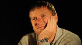 Евгений Кафельников:  "Пять лет назад побаловал дочь айфоном.  Теперь - разрешением участвовать в показе мод"