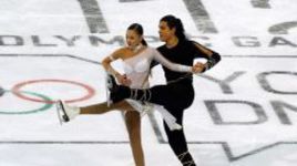 Январь 2012 года. Инсбрук. Казахские фигуристы Ильяс АЛИ и Карина УЗУРОВА на Юношеской олимпиаде были наказаны за слишком откровенное платье партнерши.