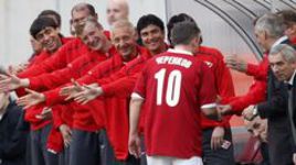 Номер - за Черенковым:  "десятки" - за, Родионов - против