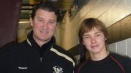 Владислав КАМЕНЕВ и знаменитый канадец Марио ЛЕМЬЕ на юношеском турнире в Питтсбурге.