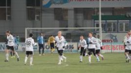 "Анжи" уходит в отрыв