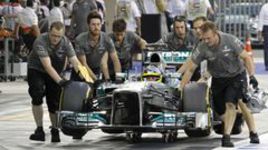 Массовка для "Мерседесов"