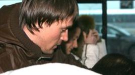 13 февраля 2009 года. Шереметьево. Вернувшиеся в Россию с чемпионата мира после допинг-скандала Дмитрий ЯРОШЕНКО, Екатерина ЮРЬЕВА и Альбина АХАТОВА. .