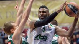 Зисису разбили лицо,  Лэнгфорда ударили в колено,  а УНИКС победил!