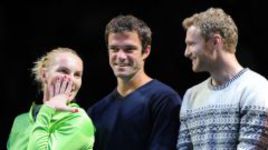 17 октября. Москва. "Олимпийский". Дмитрий ТУРСУНОВ (справа), Теймураз ГАБАШВИЛИ и Светлана КУЗНЕЦОВА на проводах Николая Давыденко.