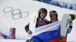 19 февраля. Сочи. Алена ЗАВАРЗИНА завоевывает олимпийскую бронзу, а спустя несколько минут Вик УАЙЛД - золото.
