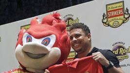 Феномен снова хочет играть.  Роналдо ждет "Страйкерс"