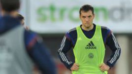 "Почему Лавров не наложил вето на переход Дзюбы?"