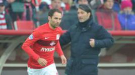 26 октября 2014 года. Москва. "Спартак" - "Локомотив" - 1:1. Мурат ЯКИН выпускает на замену Романа ШИРОКОВА, который спустя несколько минут сравняет счет.