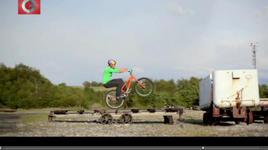 Danny Macaskill в видео "Industrial Revolutions"
