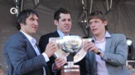 Хоккеисты показали Москве чемпионский Кубок