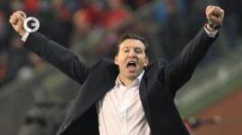 Азар держит уровень