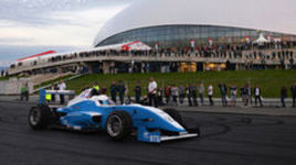 Виталий Петров на трассе в Сочи