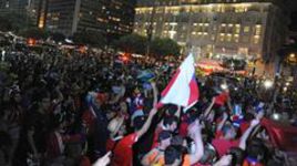 Чилийцы празднуют победу!