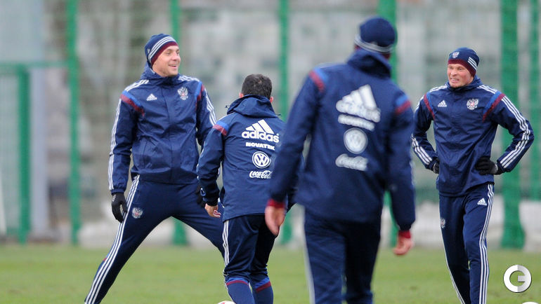 Сборная России готовится к матчу с Казахстаном без Кокорина