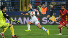 Пятница. Подгорица. Черногория - Россия. Александр КОКОРИН не реализует выход один на один с черногорским голкипером.