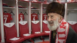 Деньги недели: 500 тысяч рублей футболистов "Спартака" 102-летнему болельщику 