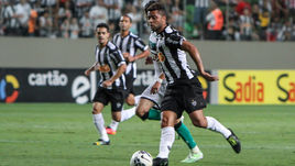 Чудо-гол Кариоки вывел "Атлетику Минейру" в плей-офф