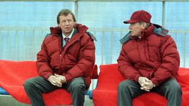 Март 2002 года. Главный тренер "Локомотива" Юрий СЕМИН и его многолетний ассистент Владимир ЭШТРЕКОВ.