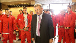 Сборная России почтила память советских солдат