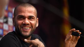 "Барселона": Видаль пришел,  Дани Алвес остался