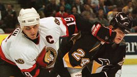 Алексей ЯШИН (слева).