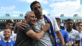 30 мая. Химки. "Динамо" - "Краснодар" - 1:1. Президент бело-голубых Борис РОТЕНБЕРГ провожает Кевина КУРАНЬИ (справа), который провел свой последний матч в московской команде.