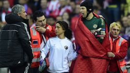 "Челси": без Чеха, но с Фалькао