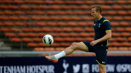 "МЮ" торгуется за Кейна,  "Ливерпуль" покупает Бентеке