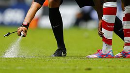 Проблемы судейства замажут спреем. Исчезающим