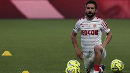 "Зенит" выиграет борьбу за Моутинью, Витселя не ждут на "Сан-Сиро"