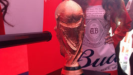 Кубок мира привезли в Санкт-Петербург